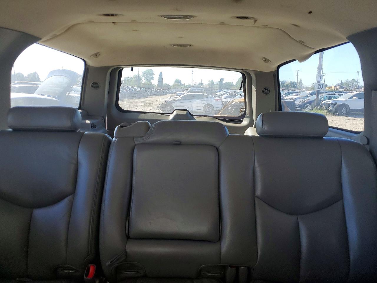 2004 CHEVROLET SUBURBAN C1500 photo 19