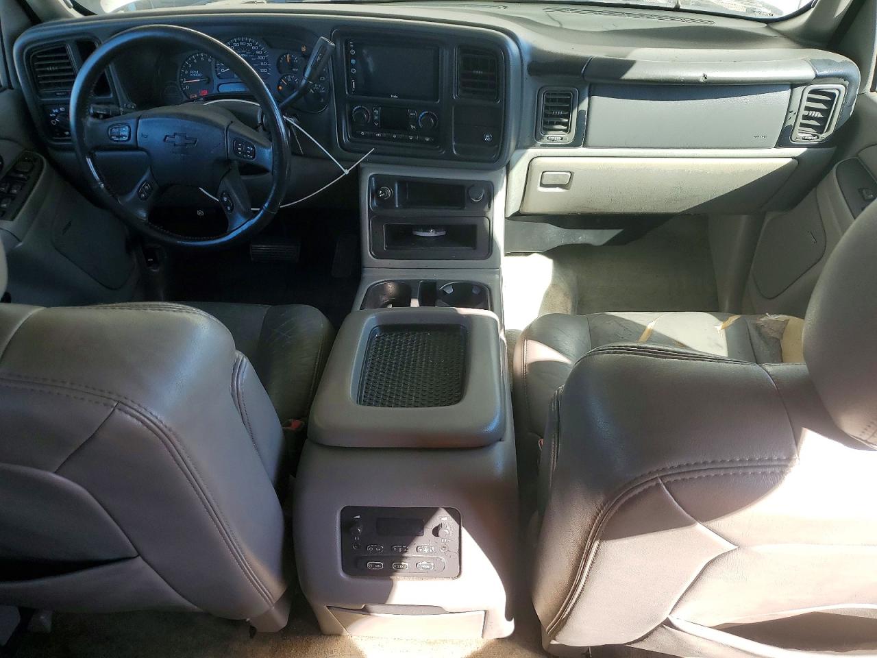 2004 CHEVROLET SUBURBAN C1500 photo 15