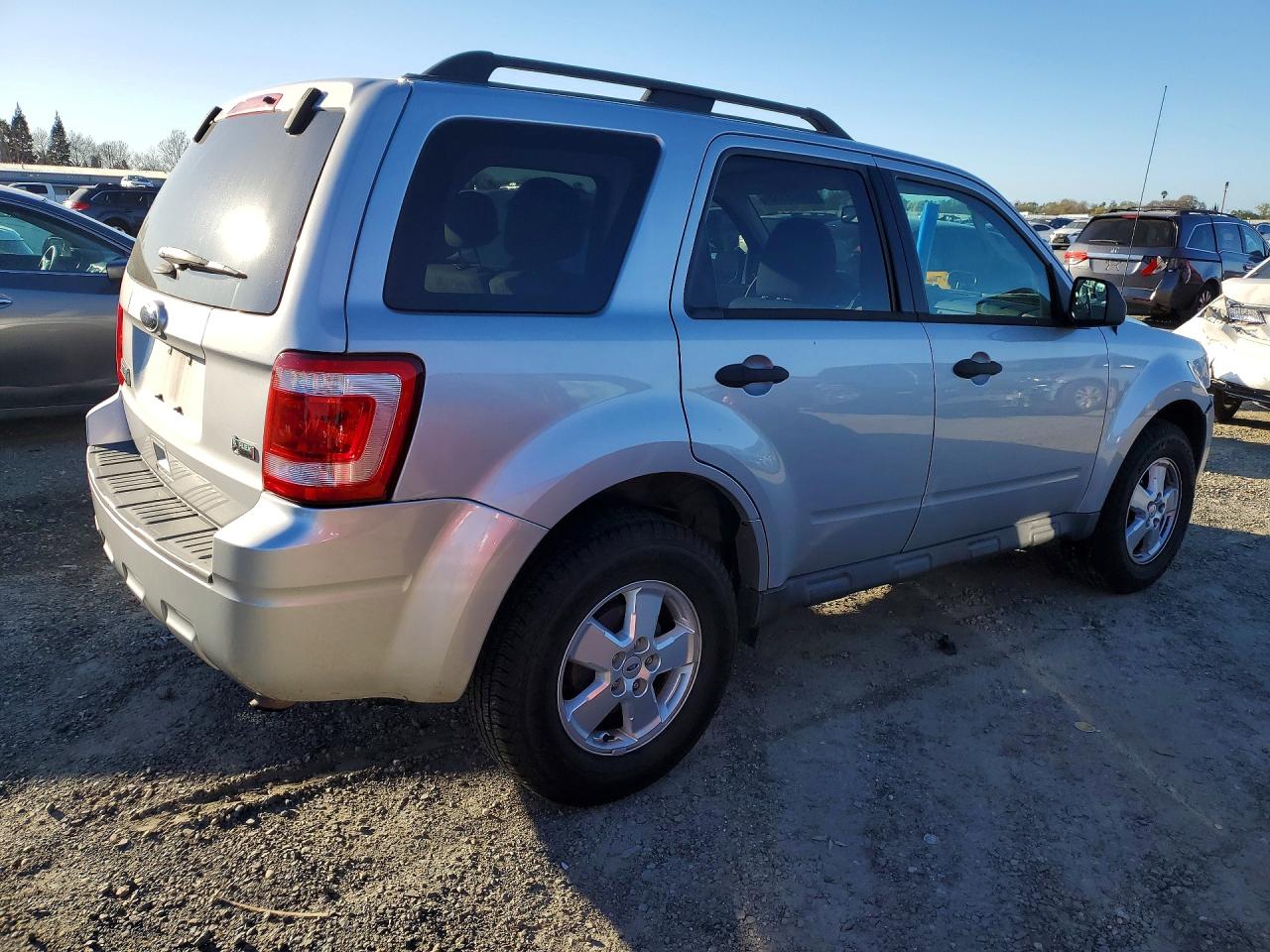 2011 FORD ESCAPE XLT photo 7