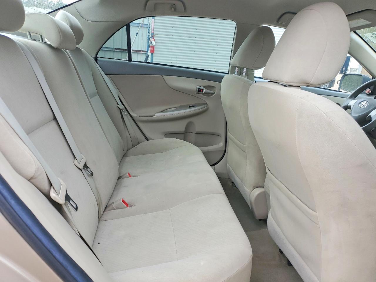 2010 TOYOTA COROLLA LE photo 10