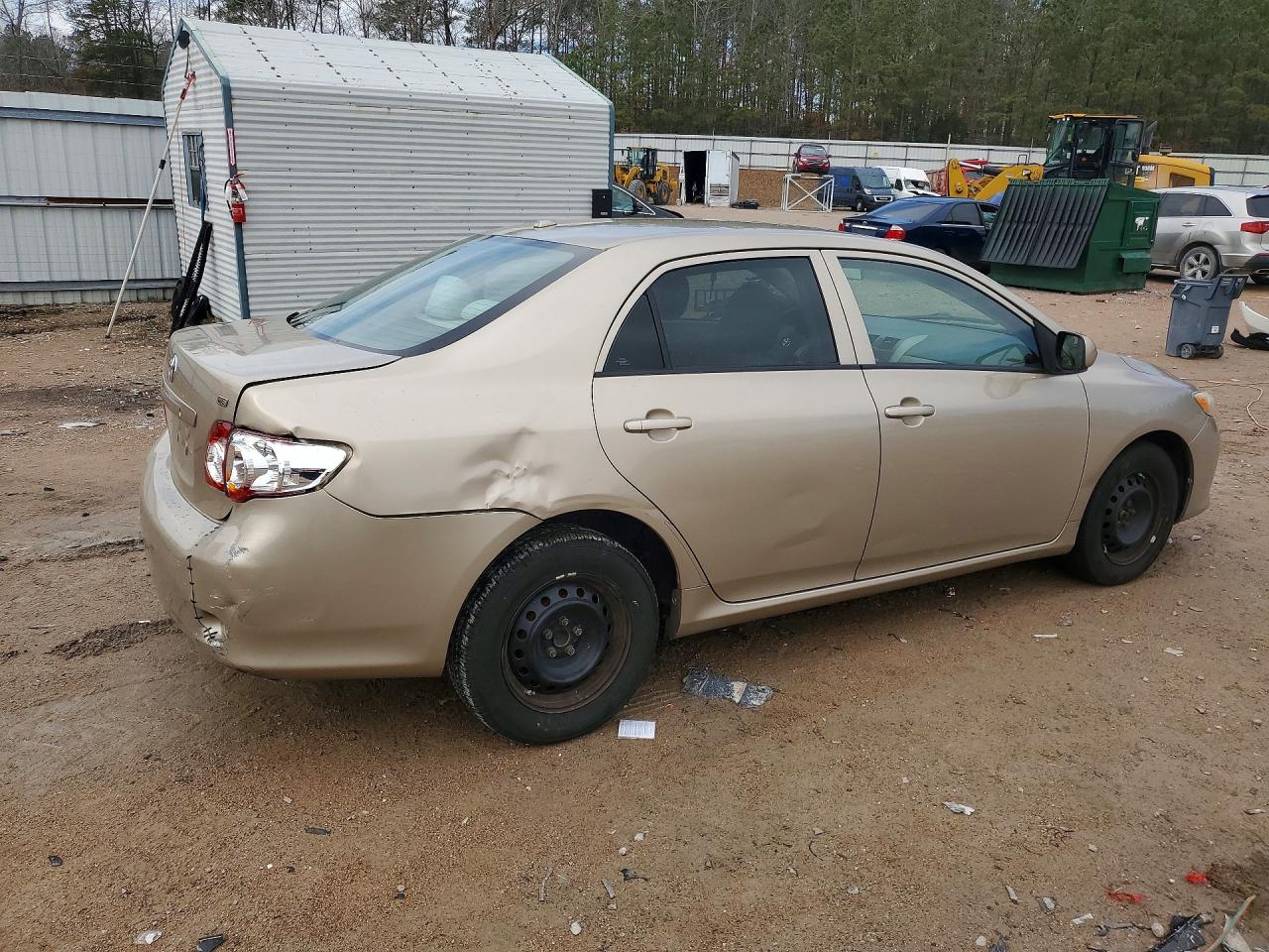 2010 TOYOTA COROLLA LE photo 3