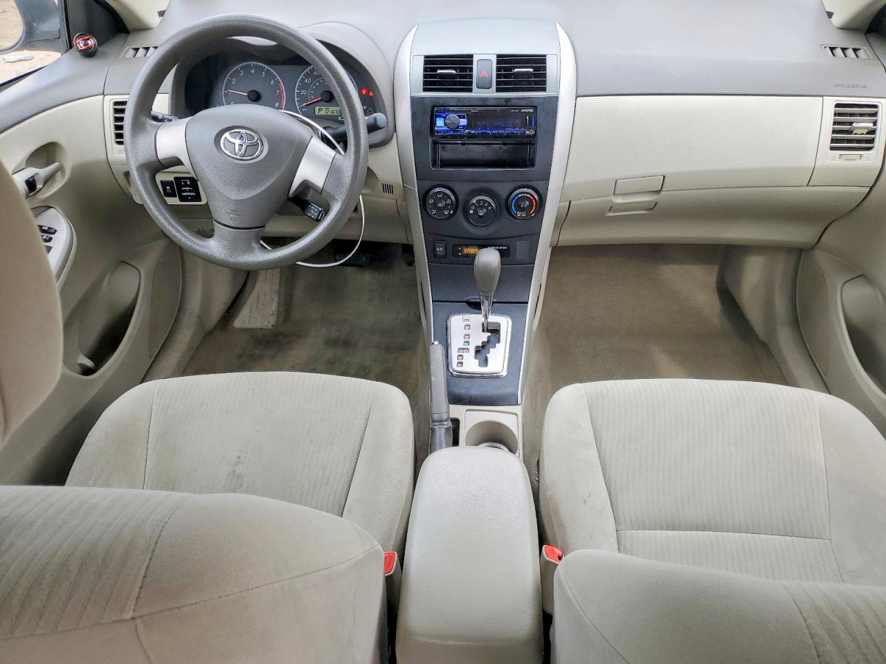 2010 TOYOTA COROLLA LE photo 8