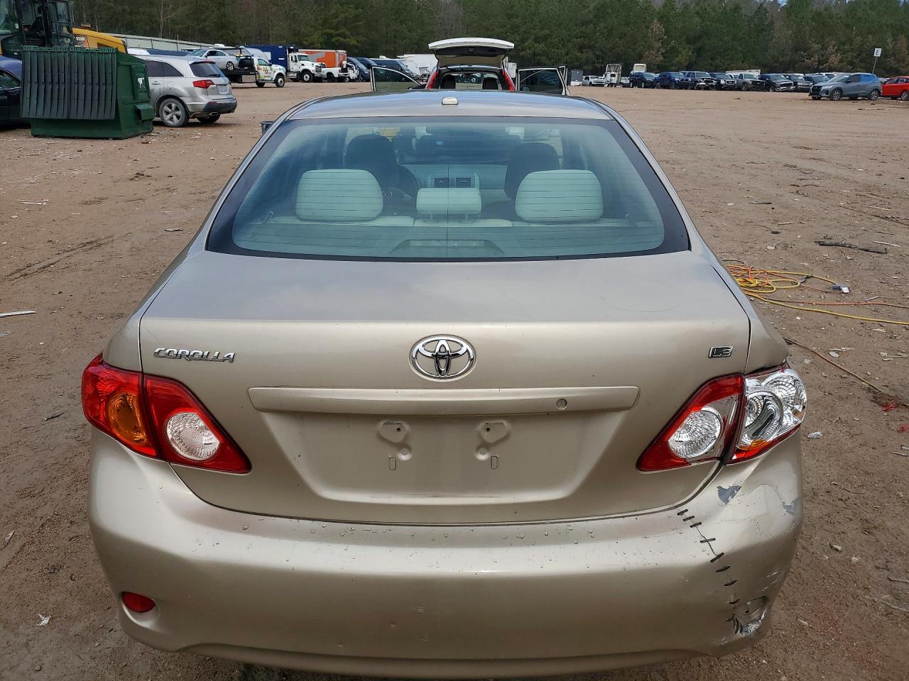 2010 TOYOTA COROLLA LE photo 6