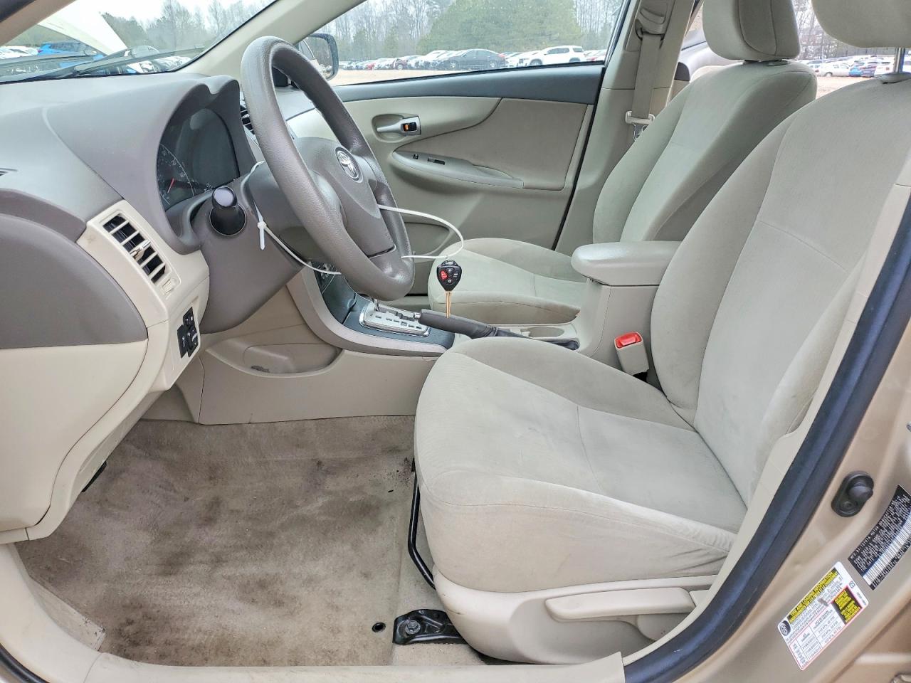 2010 TOYOTA COROLLA LE photo 7