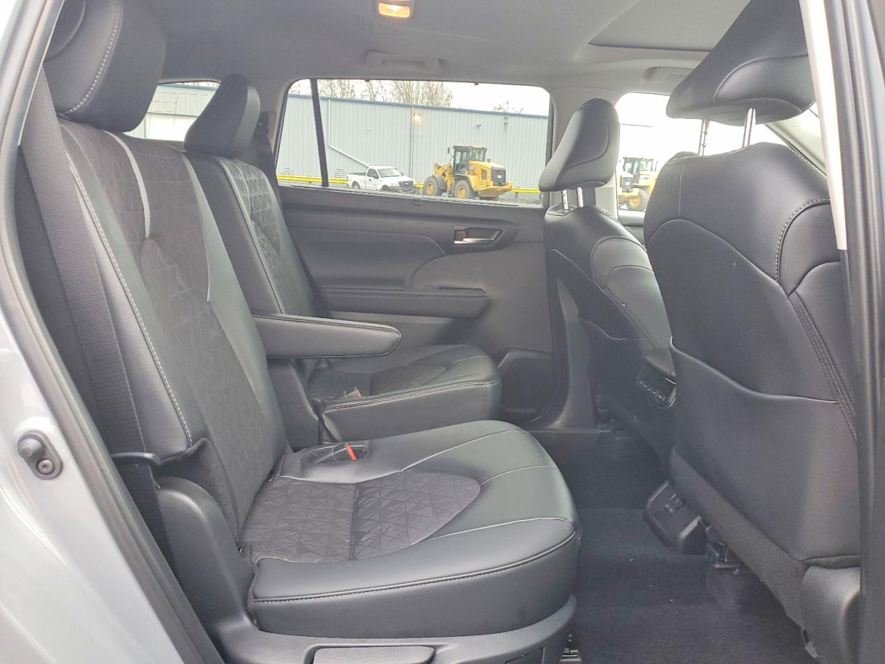 2025 TOYOTA HIGHLANDER HYBRID XLE NIGHTSHADE photo 16