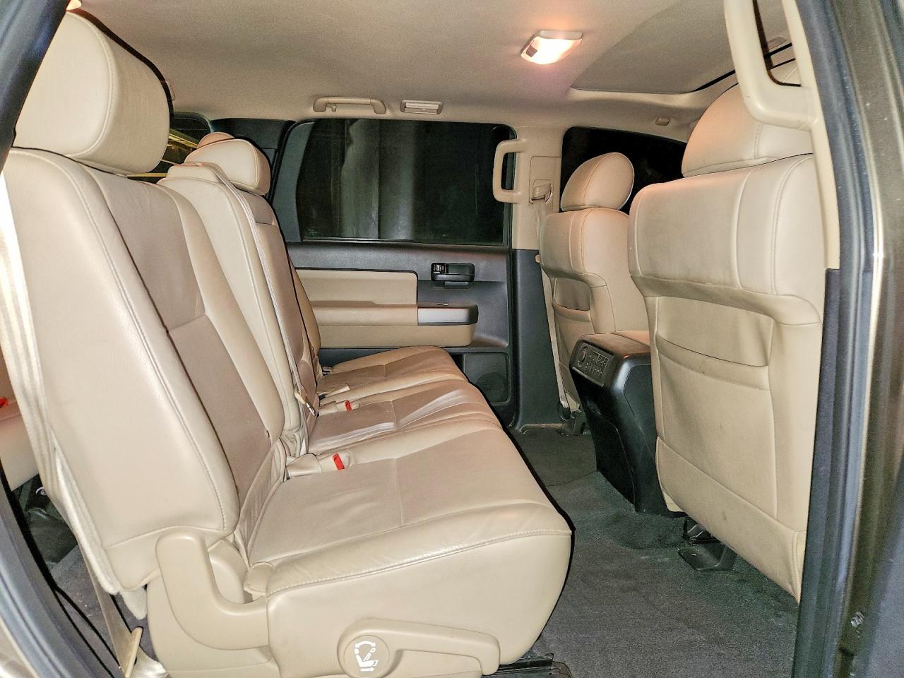 2016 TOYOTA SEQUOIA SR5 photo 21
