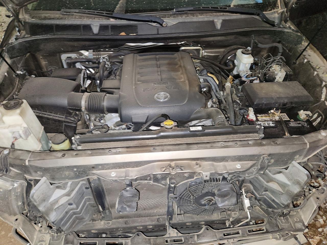 2016 TOYOTA SEQUOIA SR5 photo 23