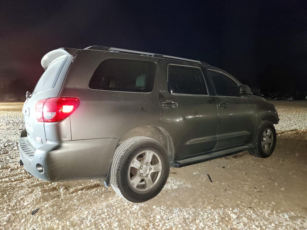 2016 TOYOTA SEQUOIA SR5 photo 5