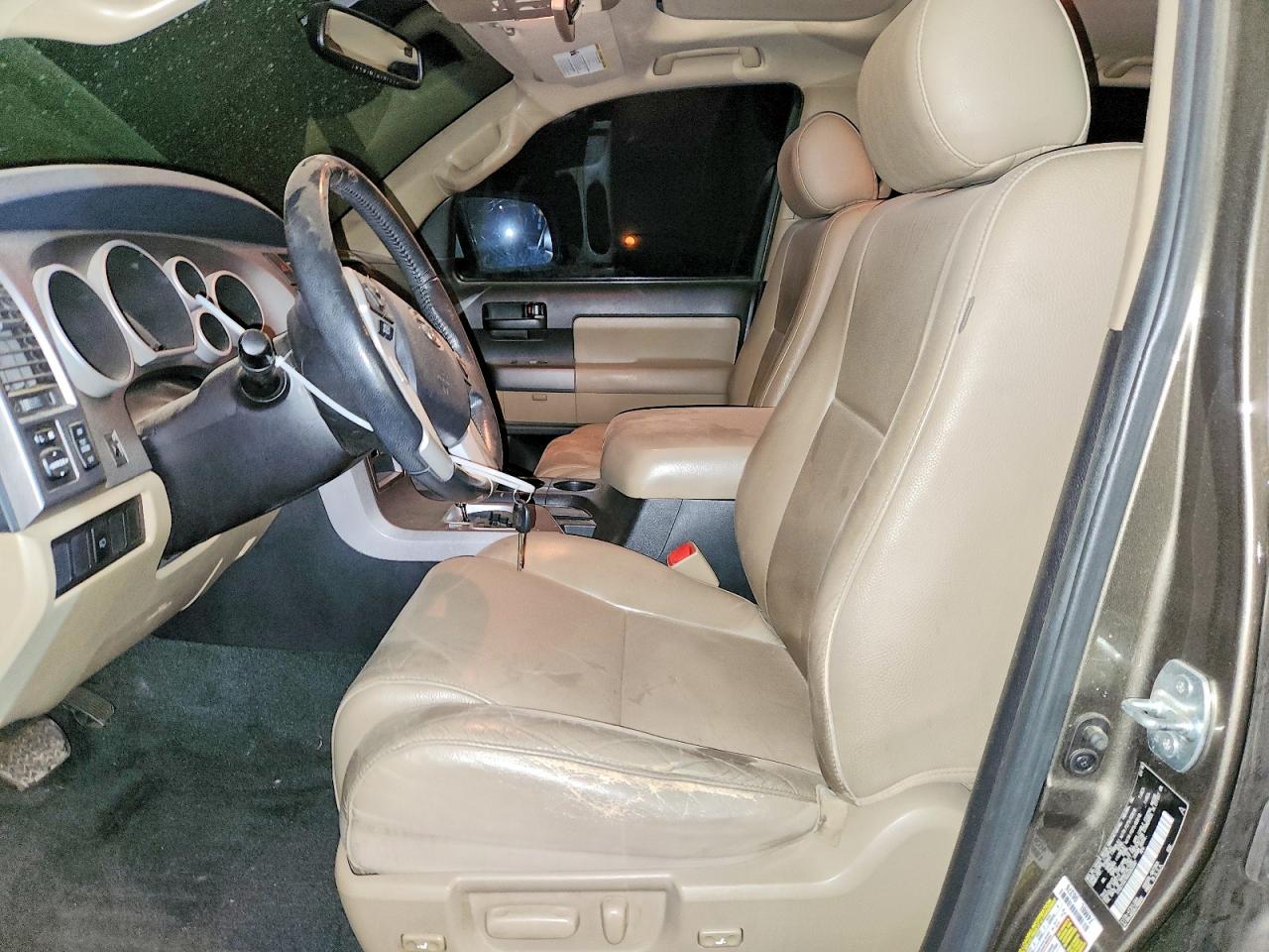 2016 TOYOTA SEQUOIA SR5 photo 13