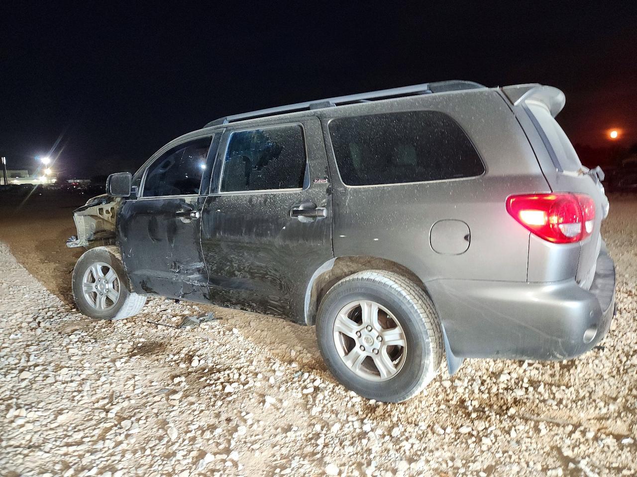2016 TOYOTA SEQUOIA SR5 photo 3