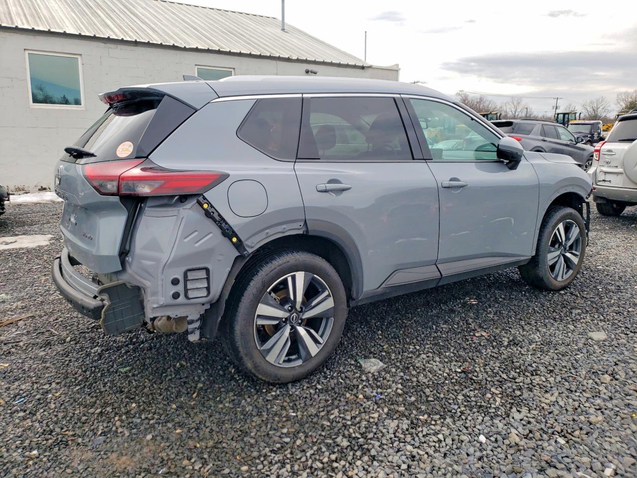 2024 NISSAN ROGUE SL photo 3