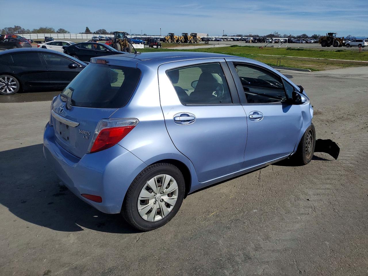 2013 TOYOTA YARIS 5-DOOR LE photo 3