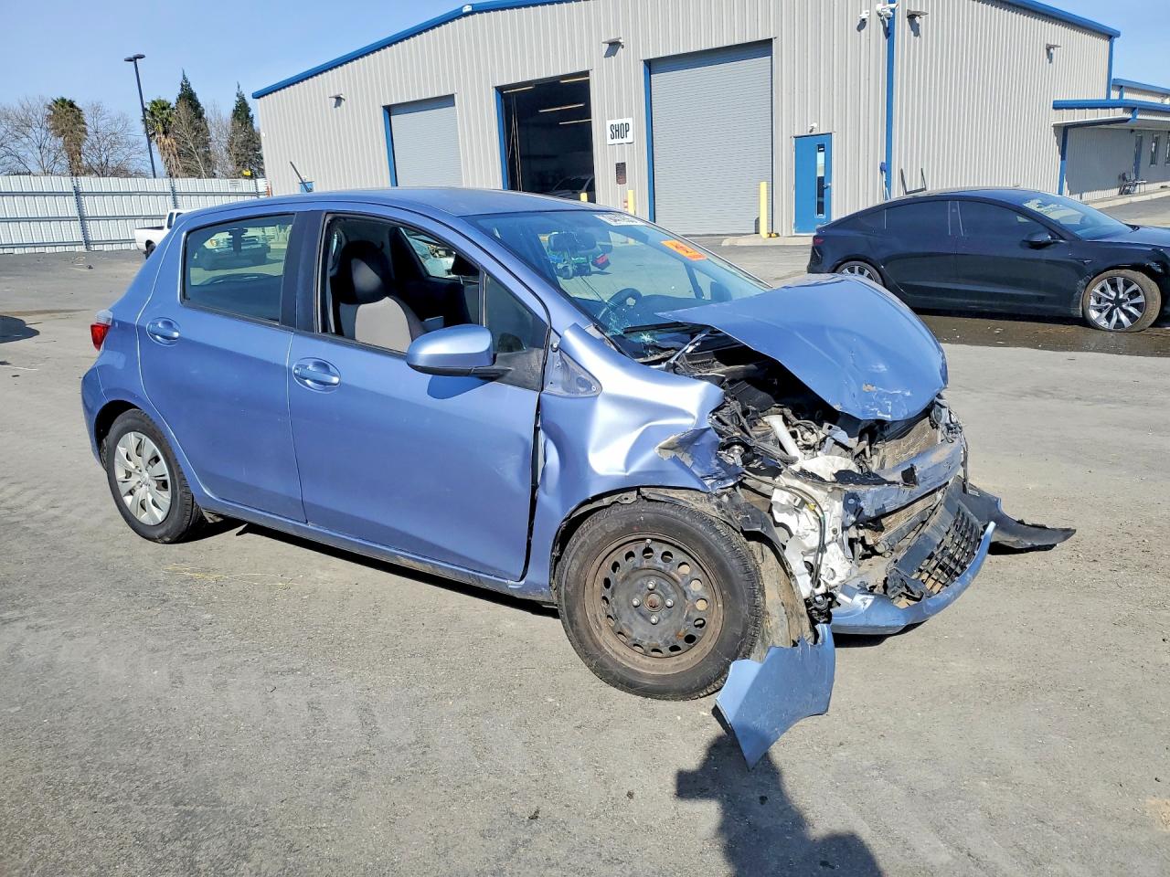 2013 TOYOTA YARIS 5-DOOR LE photo 4