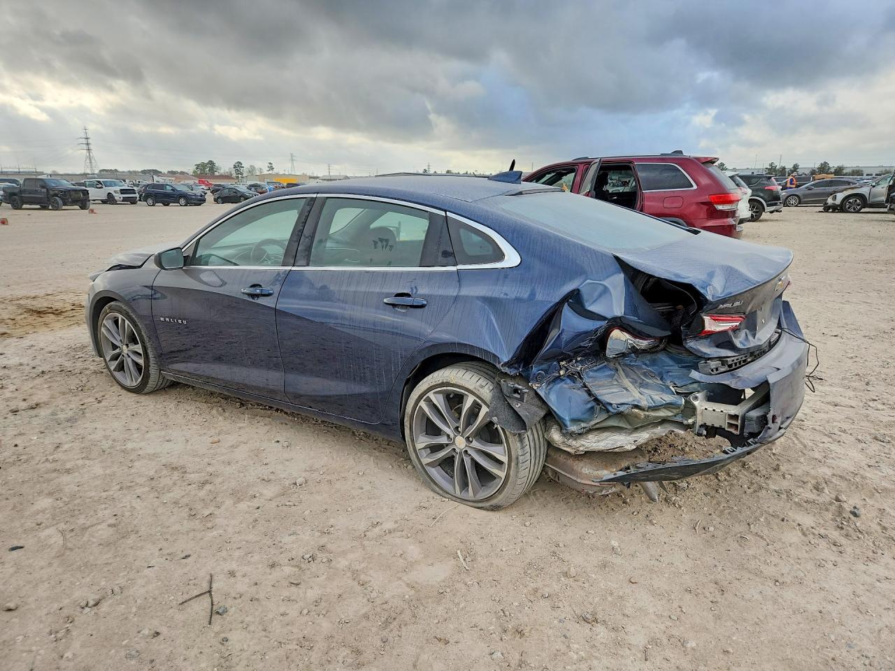 2022 CHEVROLET MALIBU LT photo 3