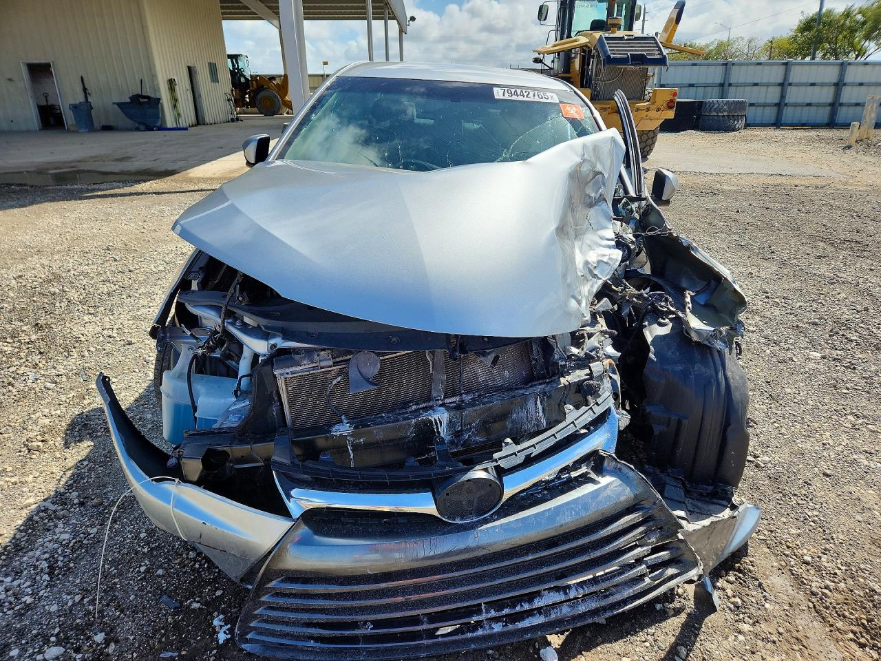 2016 TOYOTA CAMRY LE photo 5