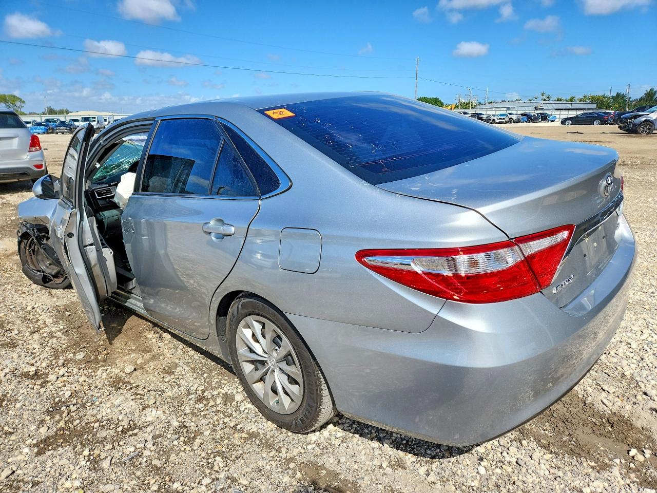 2016 TOYOTA CAMRY LE photo 2