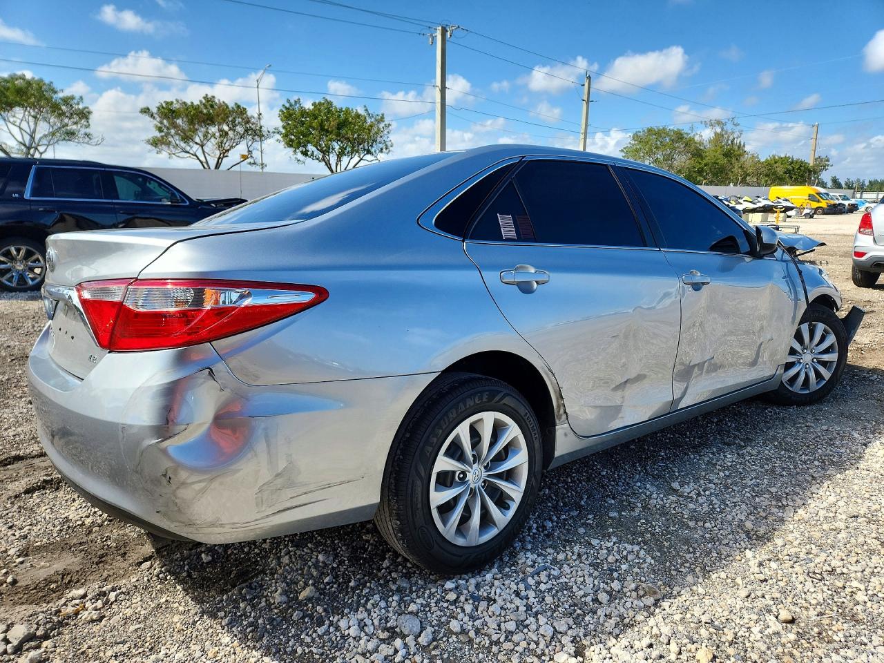 2016 TOYOTA CAMRY LE photo 3