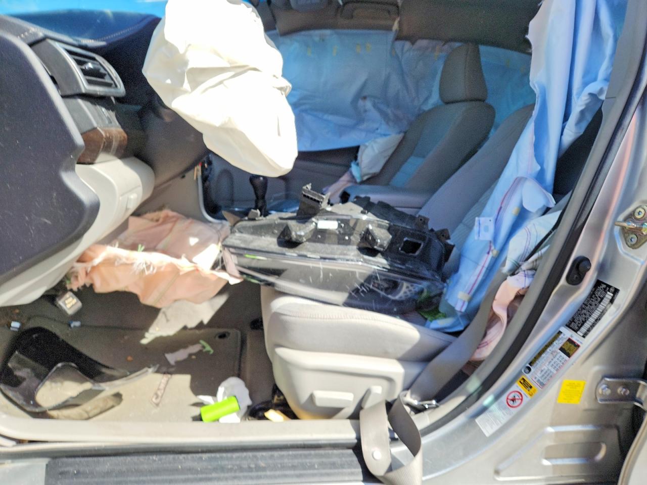 2016 TOYOTA CAMRY LE photo 7