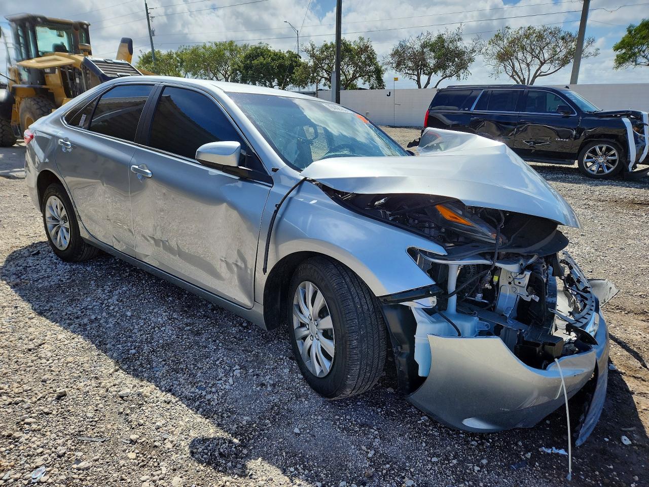 2016 TOYOTA CAMRY LE photo 4