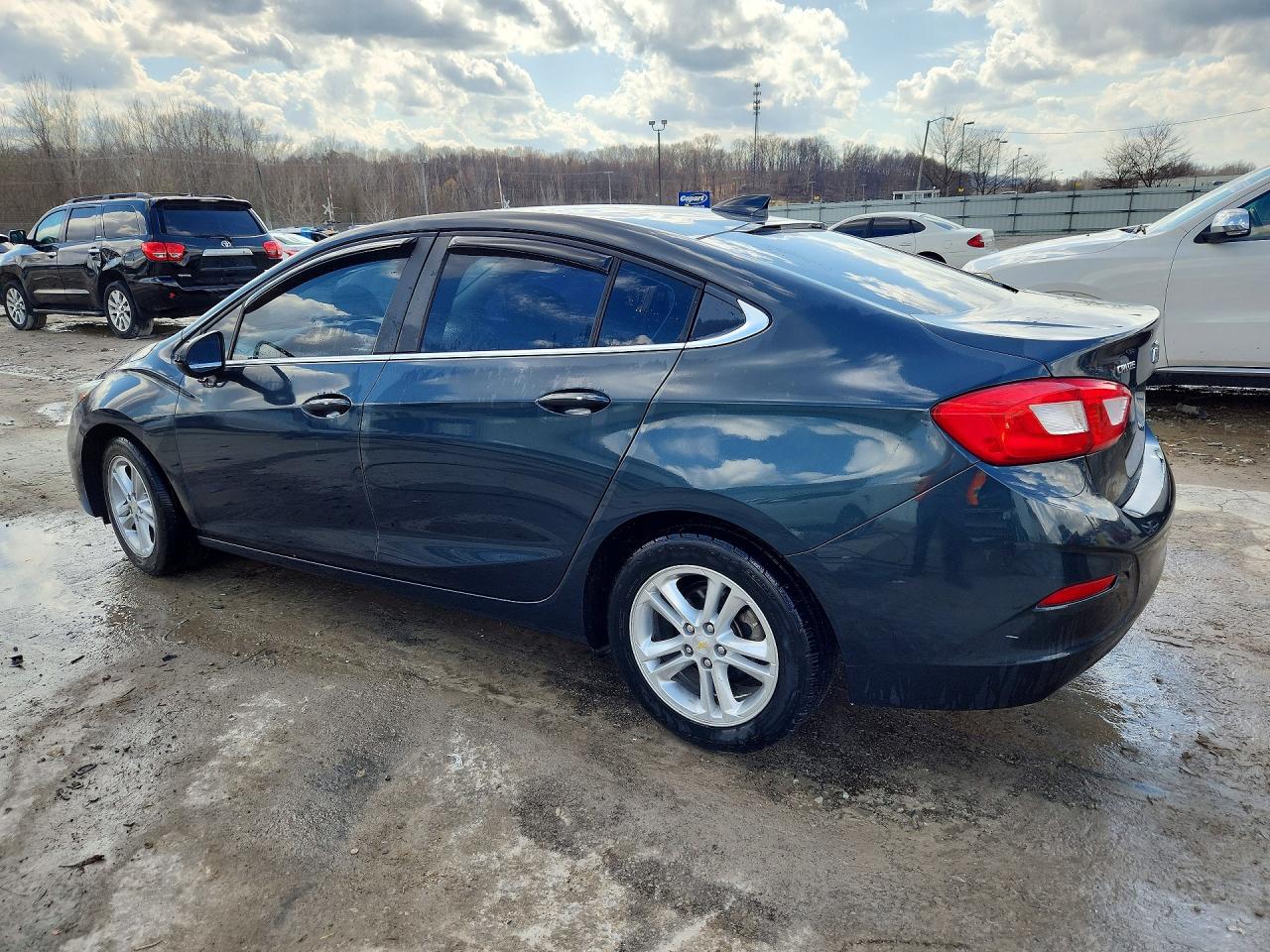 2017 CHEVROLET CRUZE LT photo 2