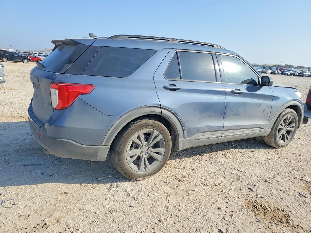2021 FORD EXPLORER XLT photo 3