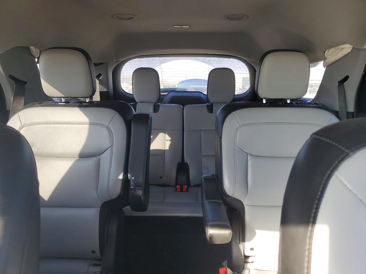 2021 FORD EXPLORER XLT photo 10