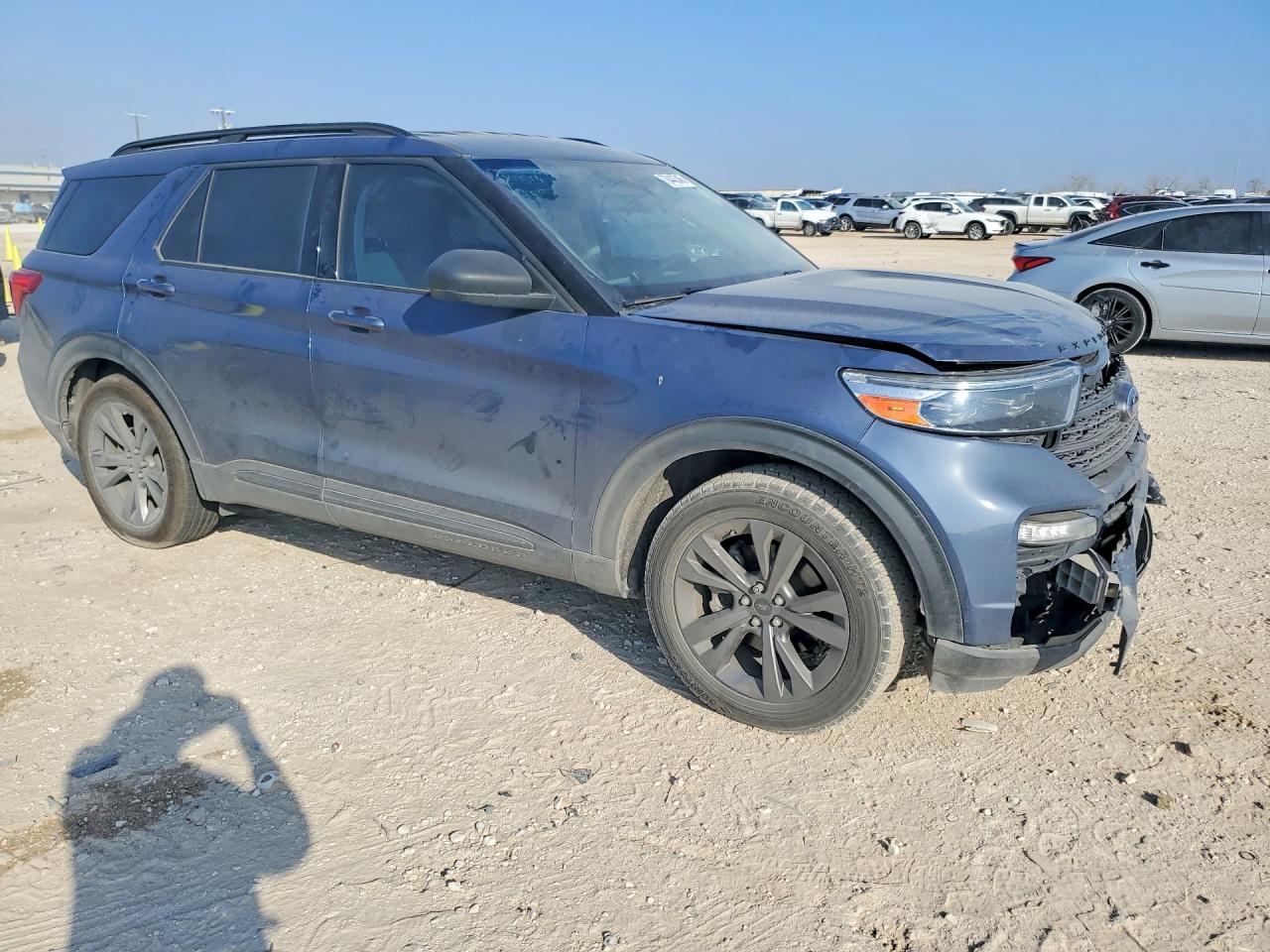 2021 FORD EXPLORER XLT photo 4