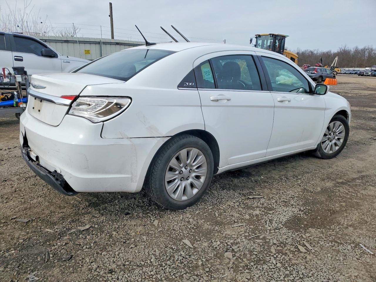 2013 CHRYSLER 200 LX photo 3