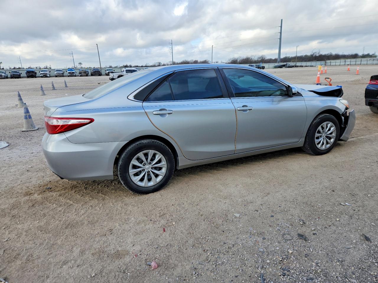 2016 TOYOTA CAMRY LE photo 7