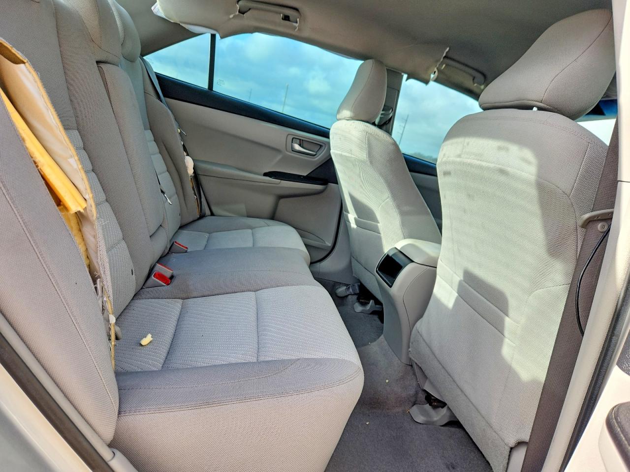 2016 TOYOTA CAMRY LE photo 28