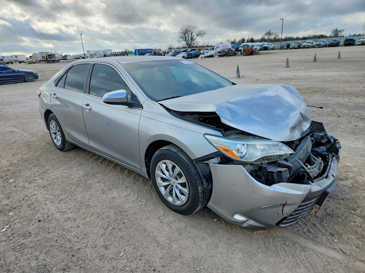 2016 TOYOTA CAMRY LE photo 10