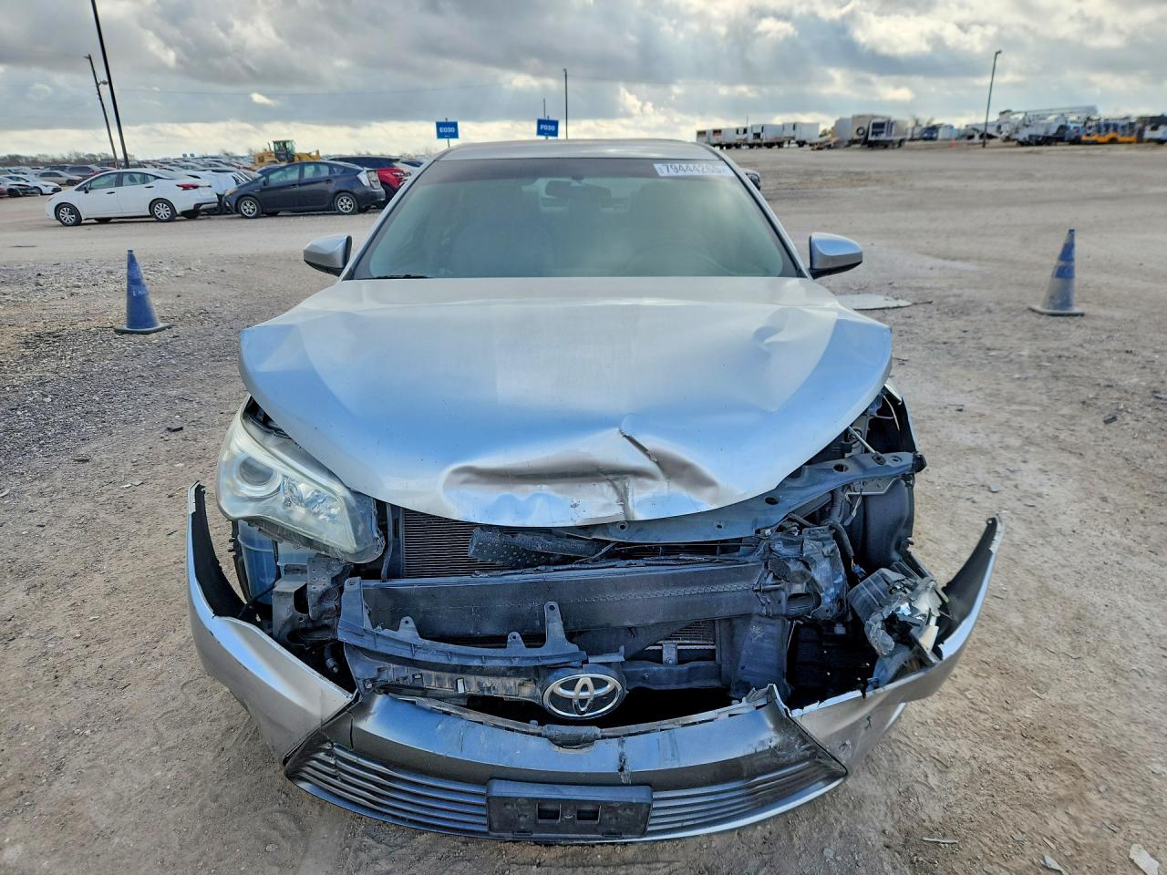 2016 TOYOTA CAMRY LE photo 13