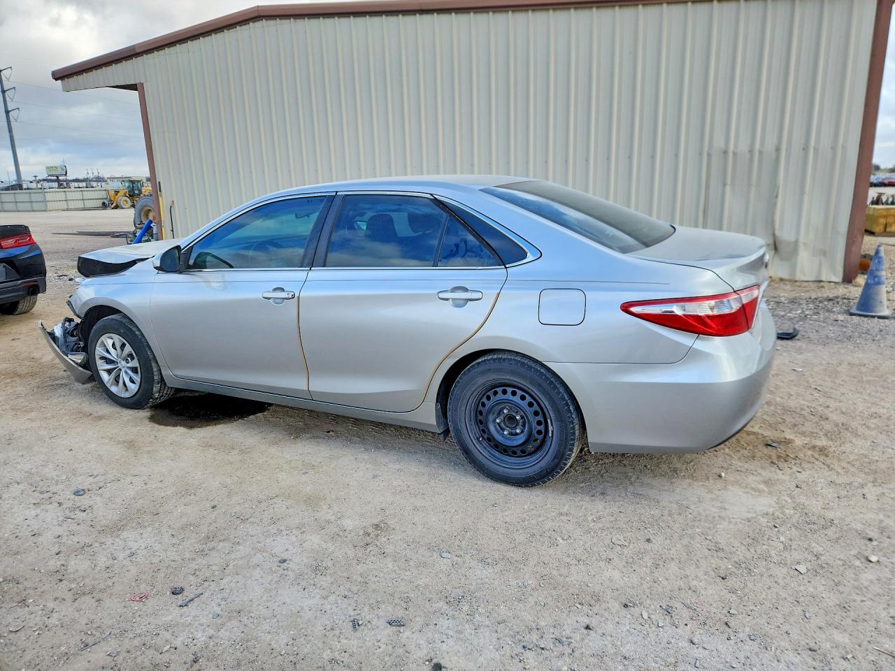 2016 TOYOTA CAMRY LE photo 4