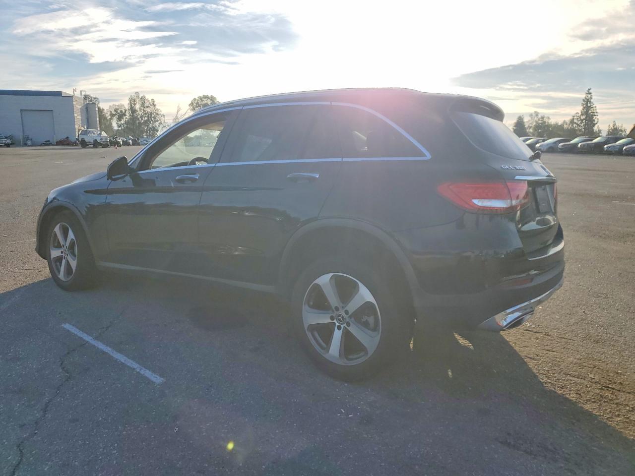 2018 MERCEDES-BENZ GLC 300 photo 3