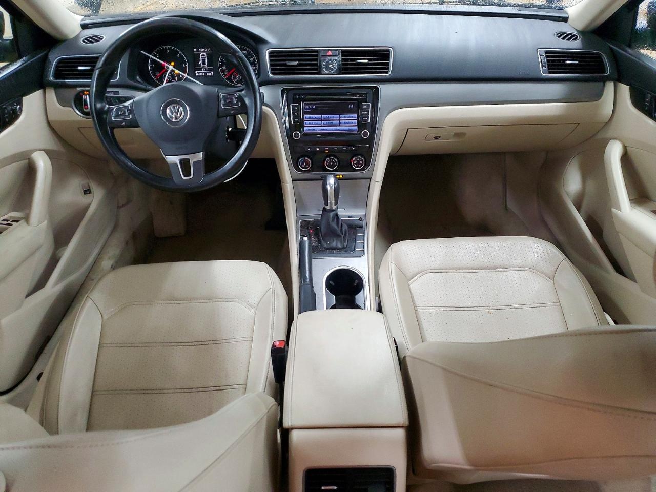 2014 VOLKSWAGEN PASSAT SE photo 8