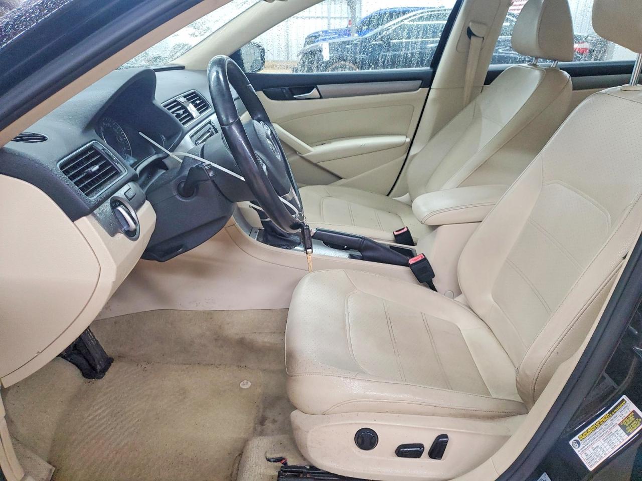 2014 VOLKSWAGEN PASSAT SE photo 7