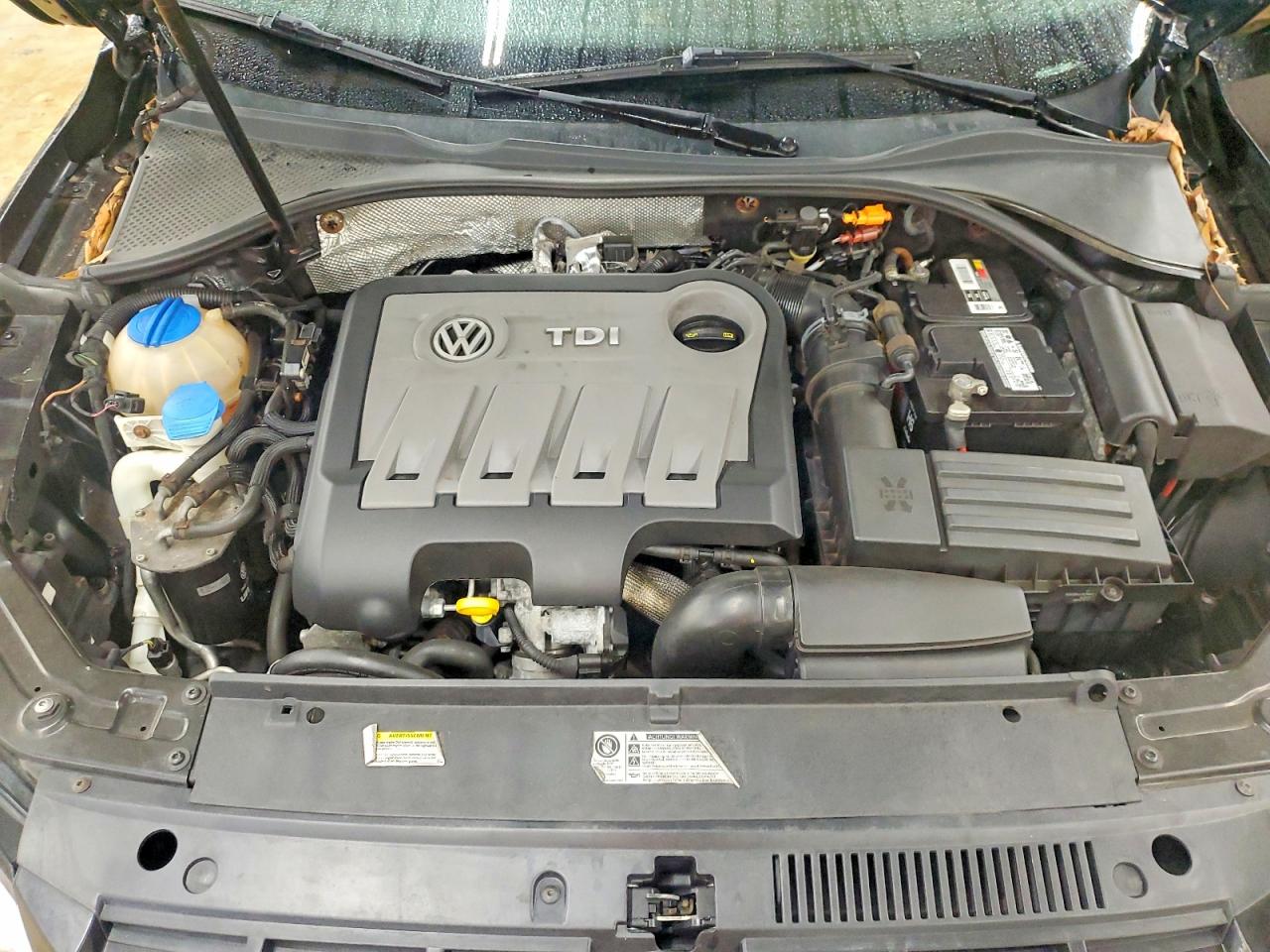 2014 VOLKSWAGEN PASSAT SE photo 11