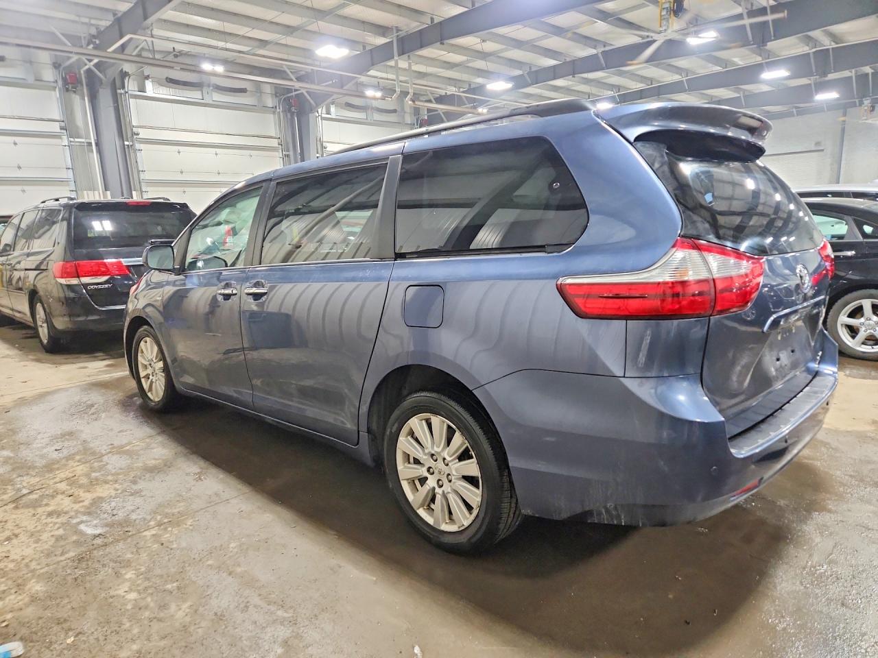 2017 TOYOTA SIENNA XLE 7-PASSENGER photo 4