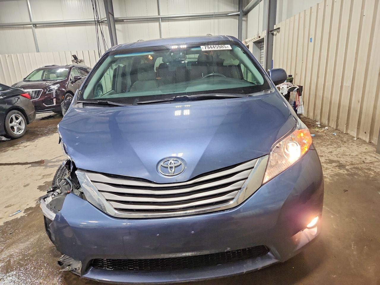 2017 TOYOTA SIENNA XLE 7-PASSENGER photo 13
