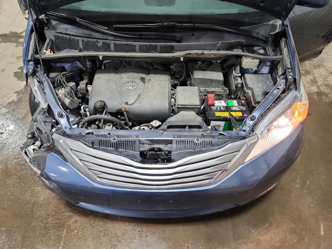 2017 TOYOTA SIENNA XLE 7-PASSENGER photo 34
