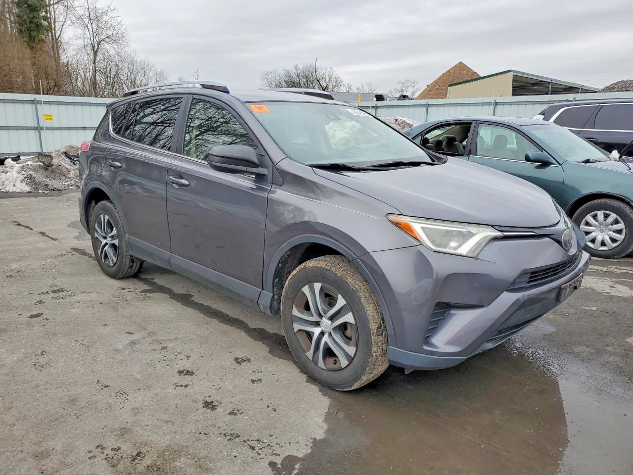 2017 TOYOTA RAV4 LE photo 4