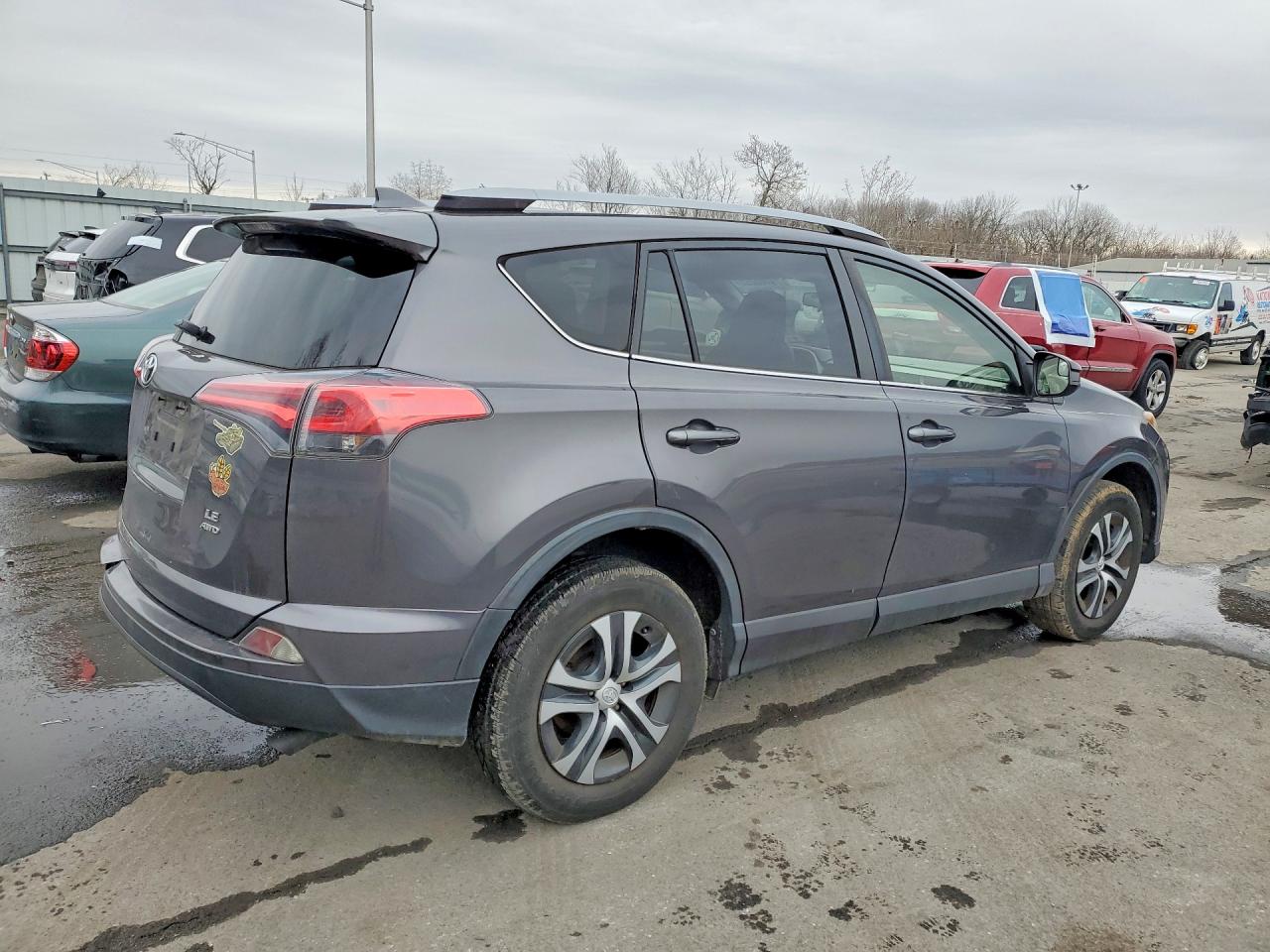 2017 TOYOTA RAV4 LE photo 3