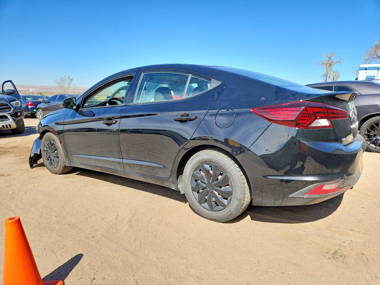 2020 HYUNDAI ELANTRA SE photo 3