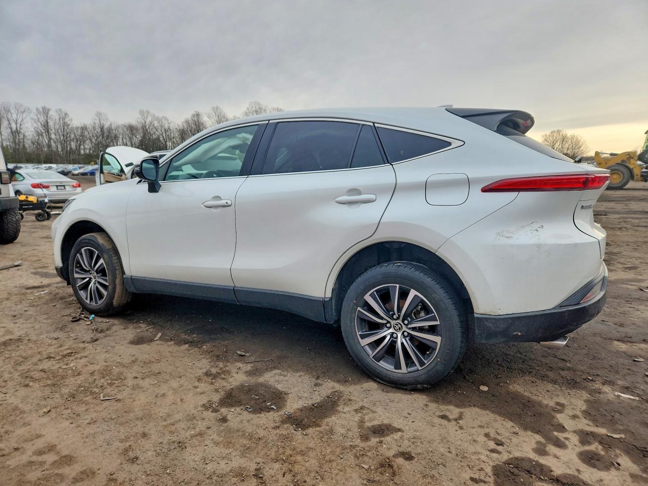 2023 TOYOTA VENZA LE photo 3