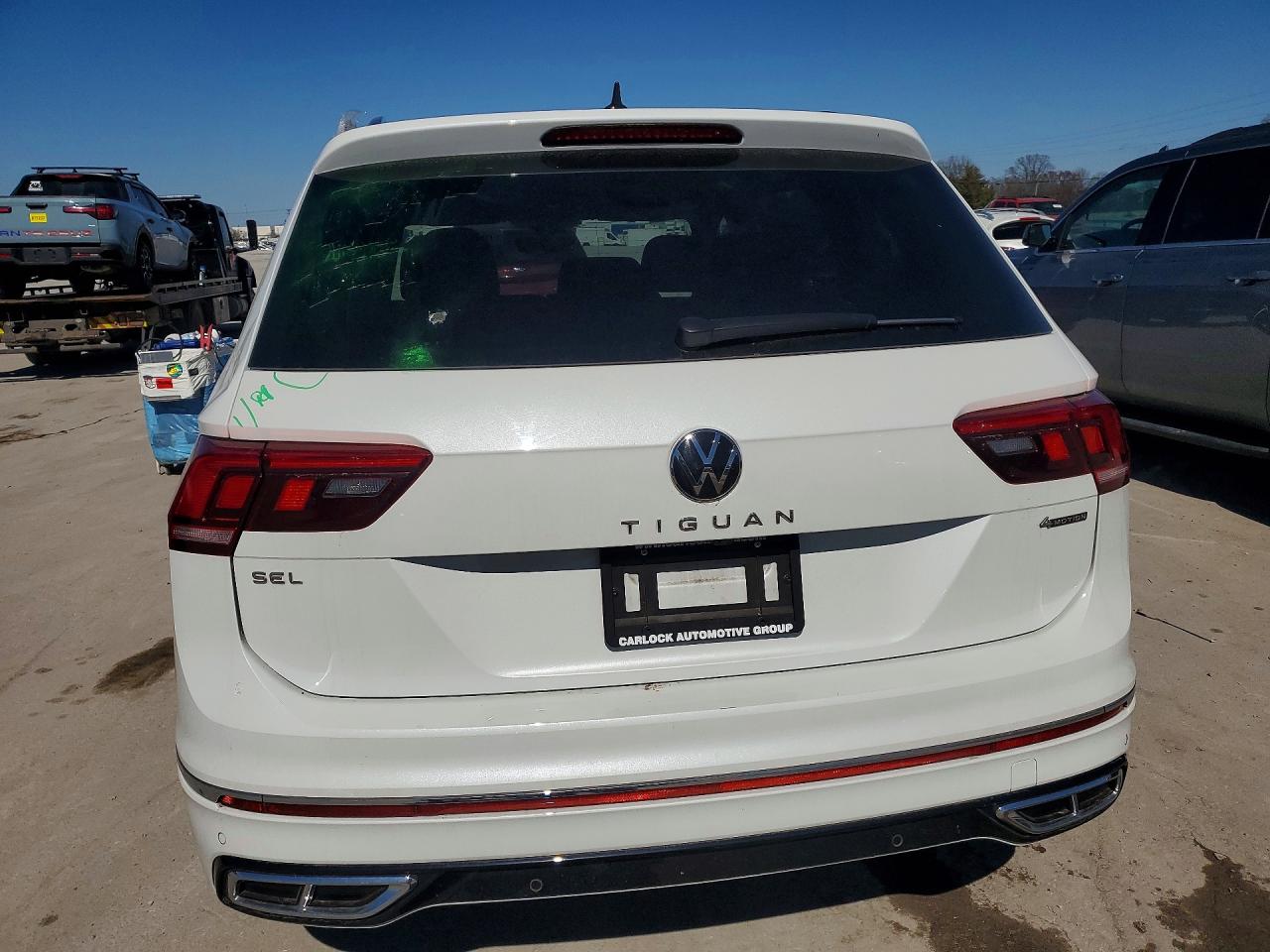 2024 VOLKSWAGEN TIGUAN SEL R-LINE BLACK photo 11