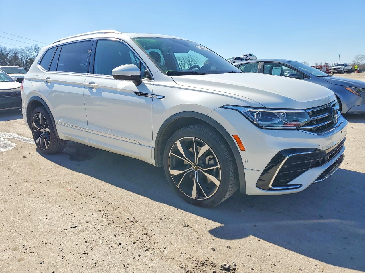 2024 VOLKSWAGEN TIGUAN SEL R-LINE BLACK photo 7
