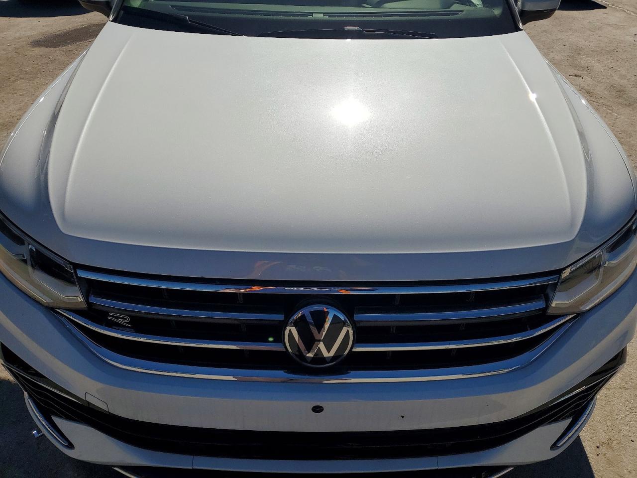 2024 VOLKSWAGEN TIGUAN SEL R-LINE BLACK photo 23