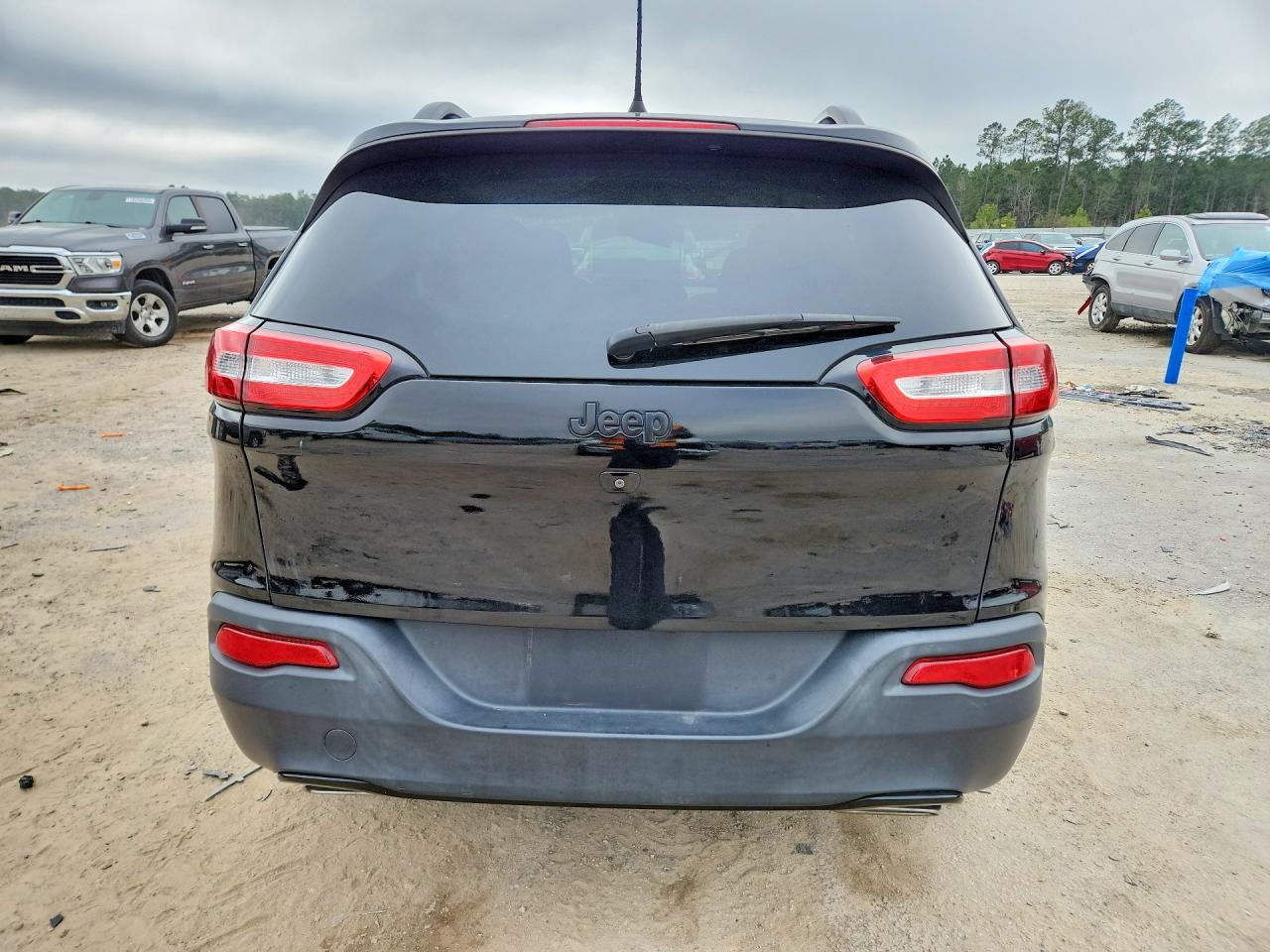 2018 JEEP CHEROKEE photo 11