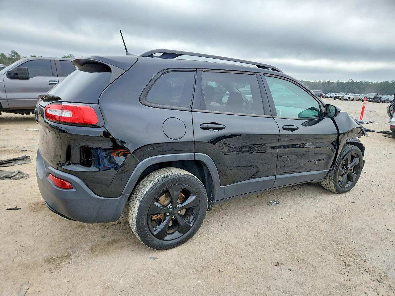 2018 JEEP CHEROKEE photo 5