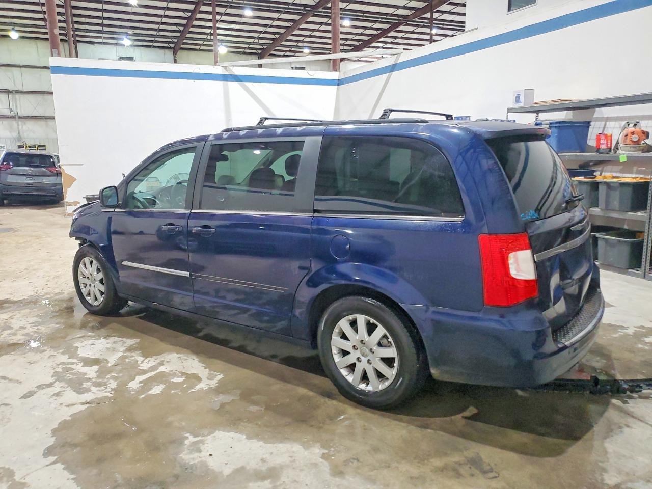 2012 CHRYSLER TOWN & COUNTRY TOURING photo 3